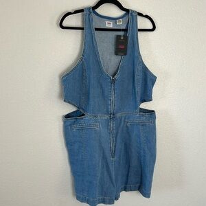 LEVI'S WOMEN OVERALLS SHORTS SIZE XL